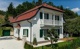 Ferienhaus Kleine Gartenvilla